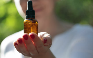 Using a Vesper Mushrooms liquid extract dropper bottle — tincture vs capsules comparison